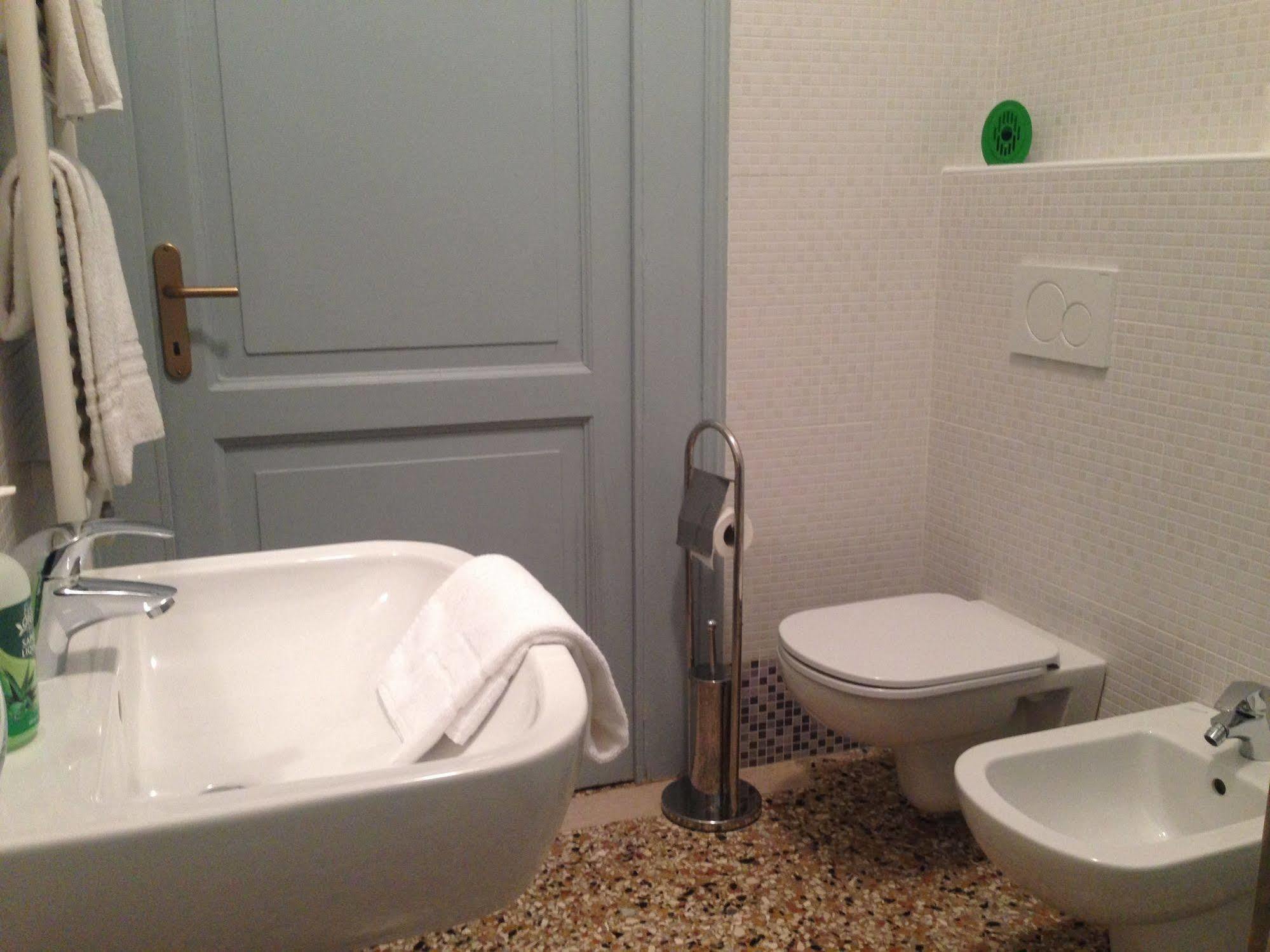Guest House Loredana Венеция Екстериор снимка