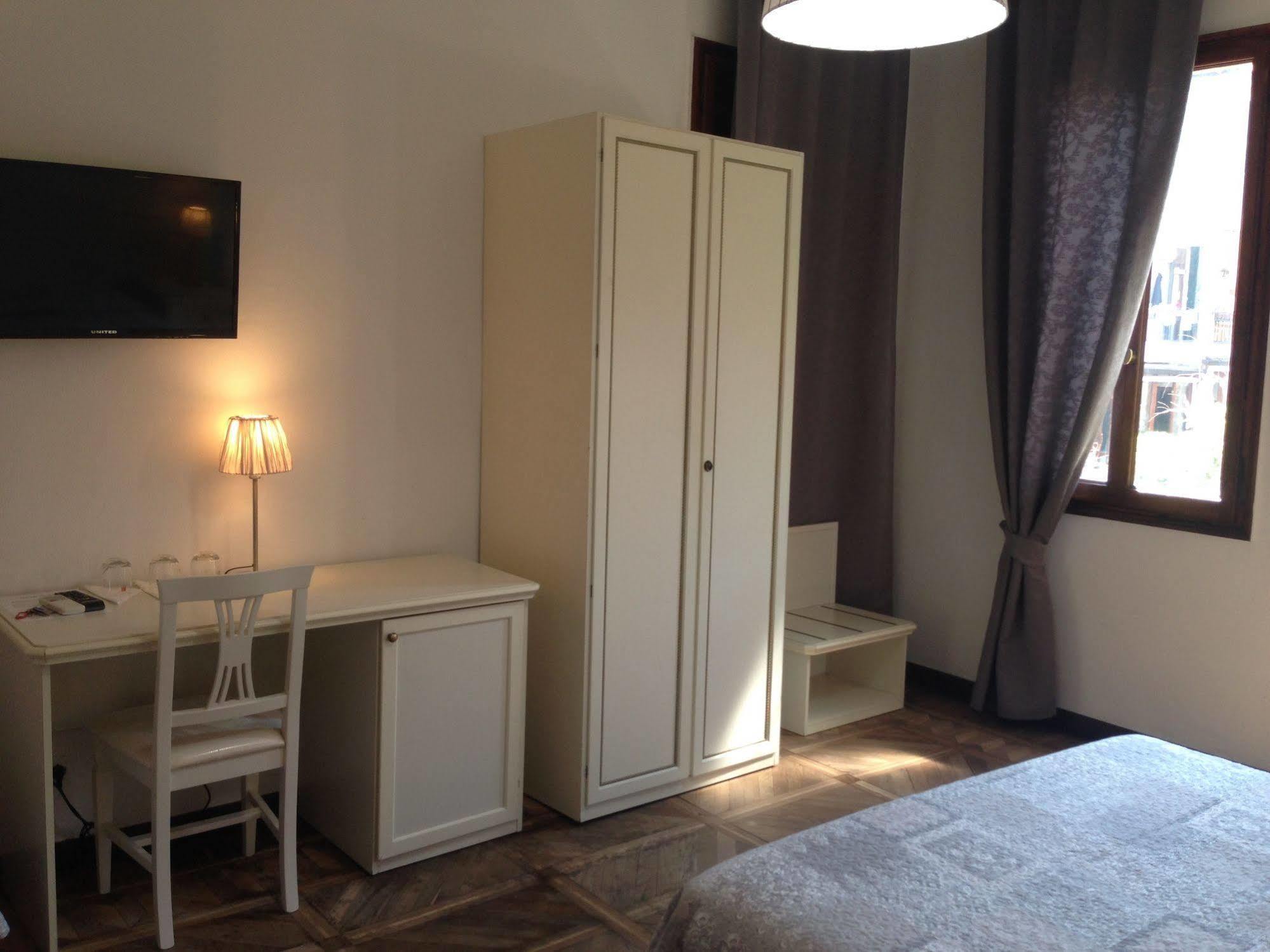 Guest House Loredana Венеция Екстериор снимка
