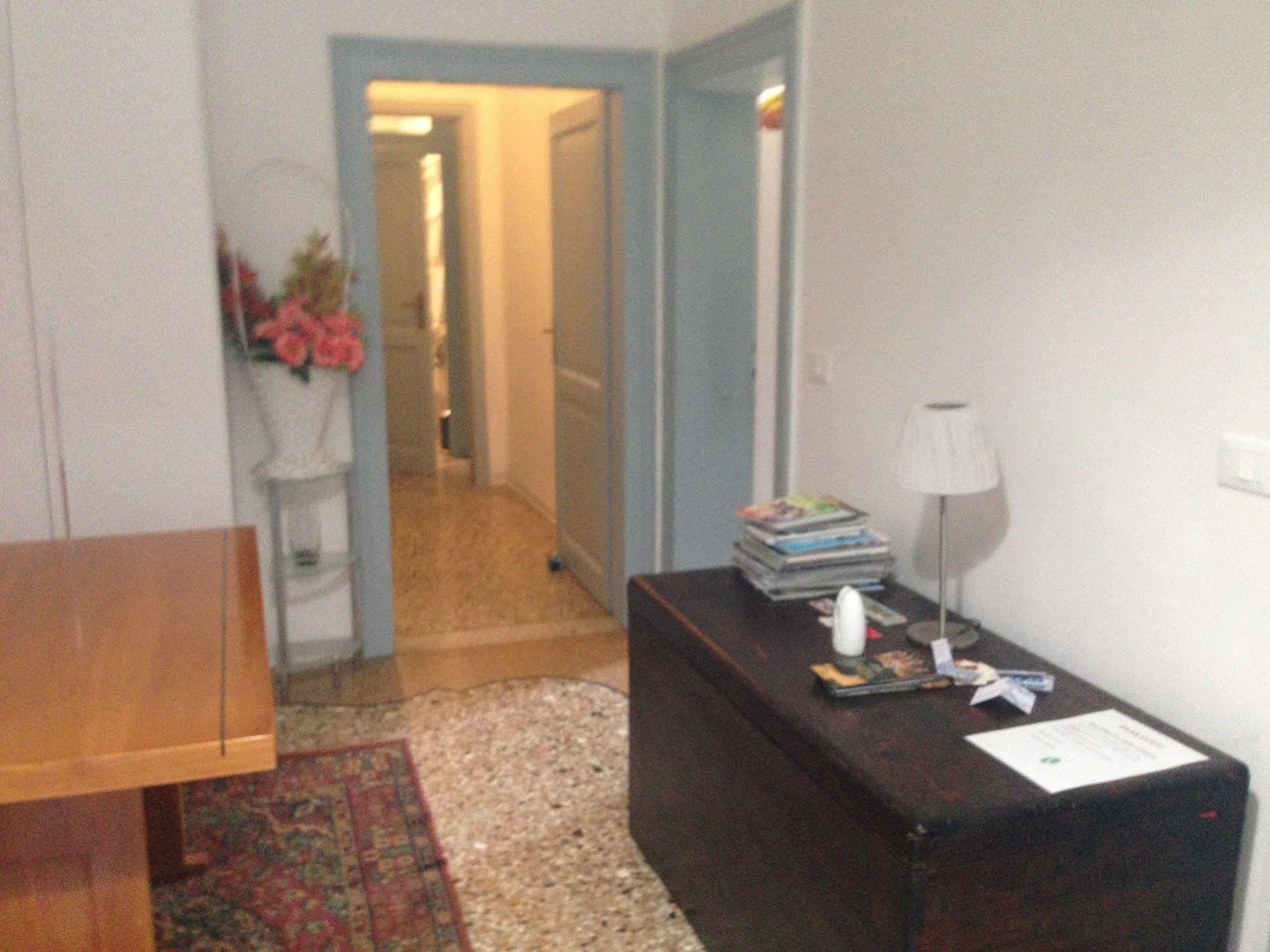 Guest House Loredana Венеция Екстериор снимка